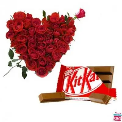 Red Roses Heart With Kitkat