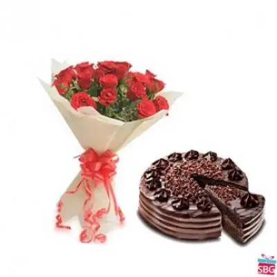 Red Roses With Choco Chip Cake