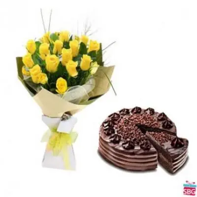 Yellow Roses With Choco Chip Cake