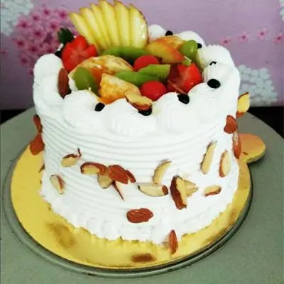 Yummy Fresh Fruits Cake