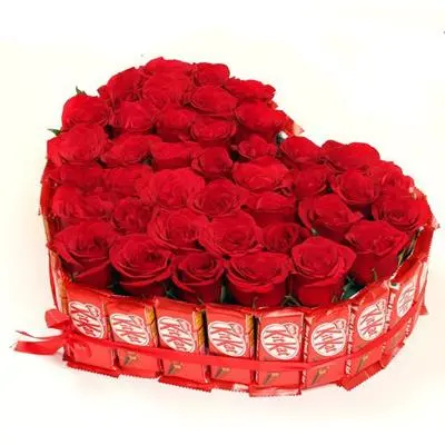 Kitkat & Rose Heart Shape Arrangement