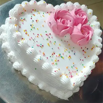 Eggless Vanilla Heart Cake
