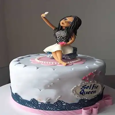 Selfie Queen Cake