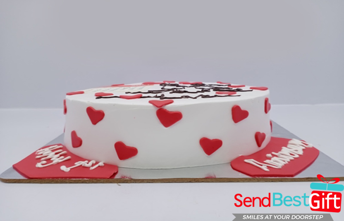 Benefits of Ordering Personalized Doll Cake from SendBestGift