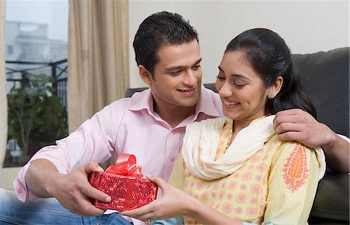 How to send Womens Day gifts to India from Abroad