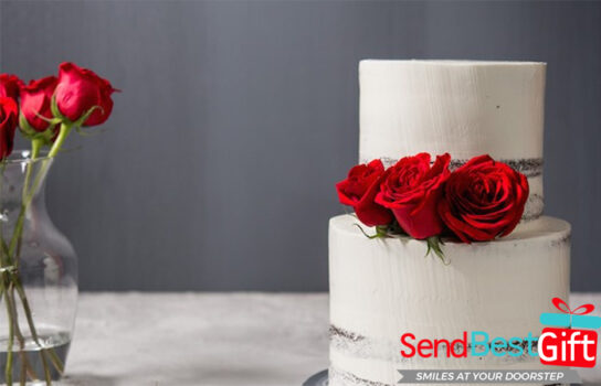 Know-How-to-Decorate-a-Cake-with-Fresh-Flowers