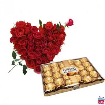 Roses Heart With 24 Pcs Ferrero Rocher