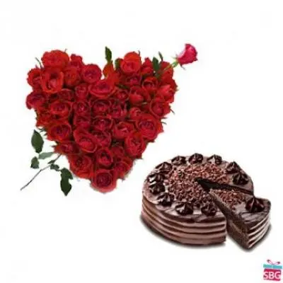Roses Heart With Choco Chip Cake