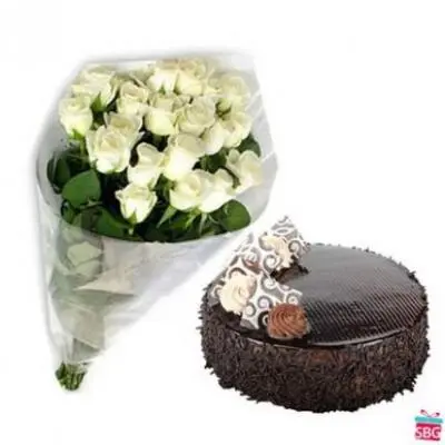White Roses With Chocolate Cake
