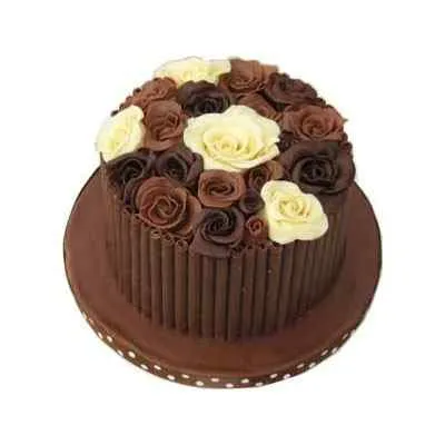 Scrumptious Chocolate Rose Cake