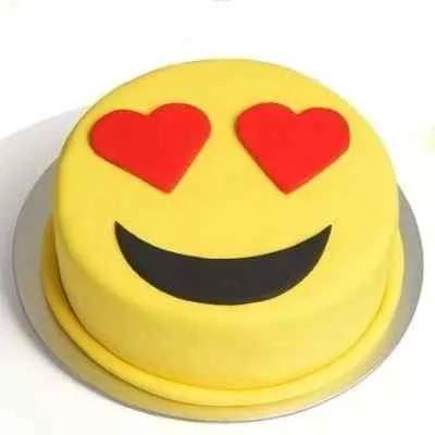 Smiling Face with Heart Eyes Cake